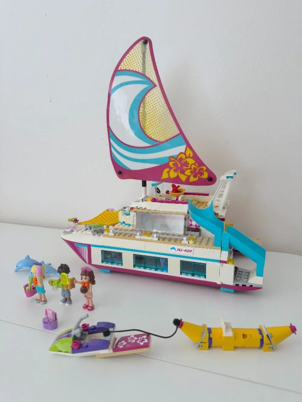 Lego Friends Sunshine Catamaran (#41317, 603 pieces) - Retired Product - Picture 2 of 13